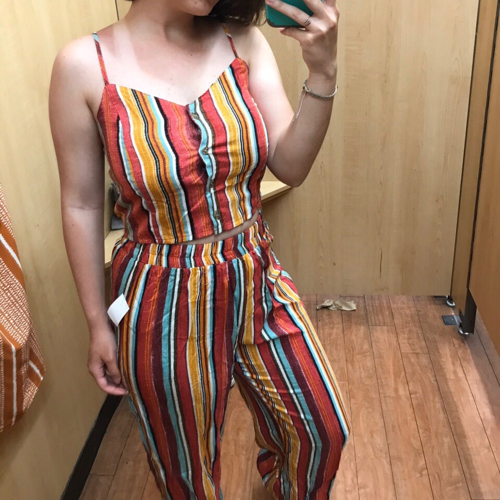 Never worn, two piece set❤️🧡 Size: L